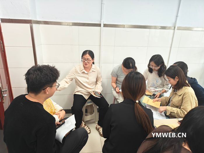 课堂展“英”姿   “语”你共成长