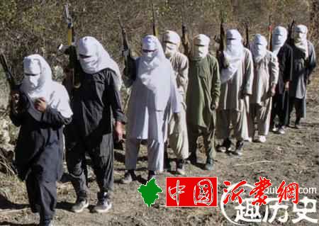 塔利班统治时期的公众生活女子不得独自出门