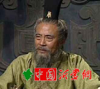 三番五次要把徐州让给刘备，陶谦这么做的目的是什么？