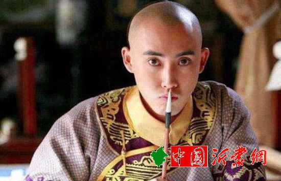 钮祜禄·阿灵阿雍正的亲姨夫，康熙特别信任他