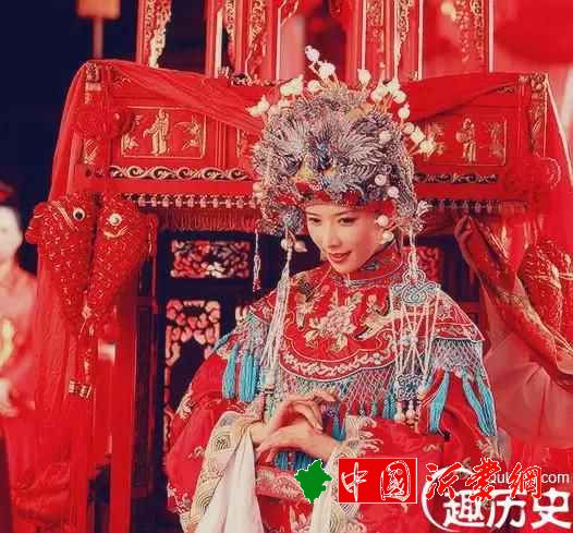 凤冠霞帔！看看中国传统的新娘造型究竟有多美