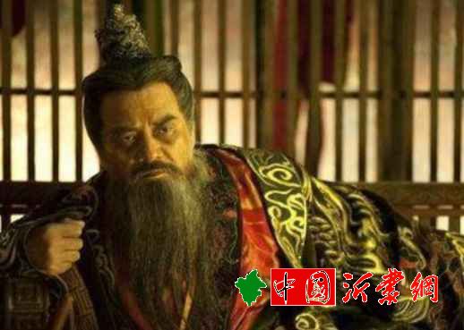 他是楚国人却成了吴国的大将，打败楚国之后挖楚平王坟墓