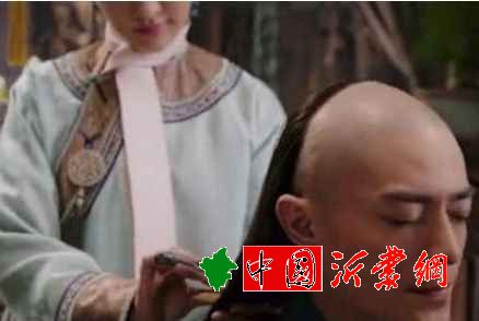 对于清朝的男人而言，其多长时间清洗一次辫子？